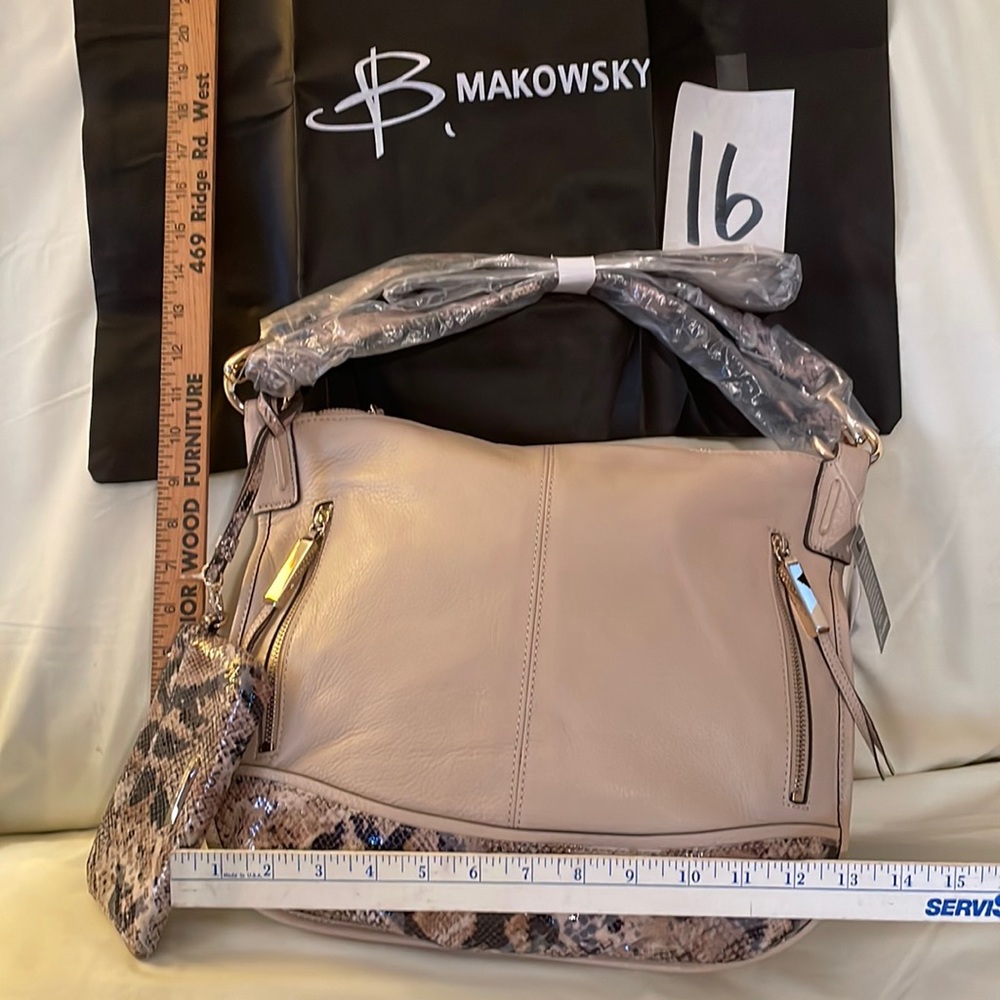 Brand new (Never used) Tan B. Makowsky Zipper top shoulder bag!